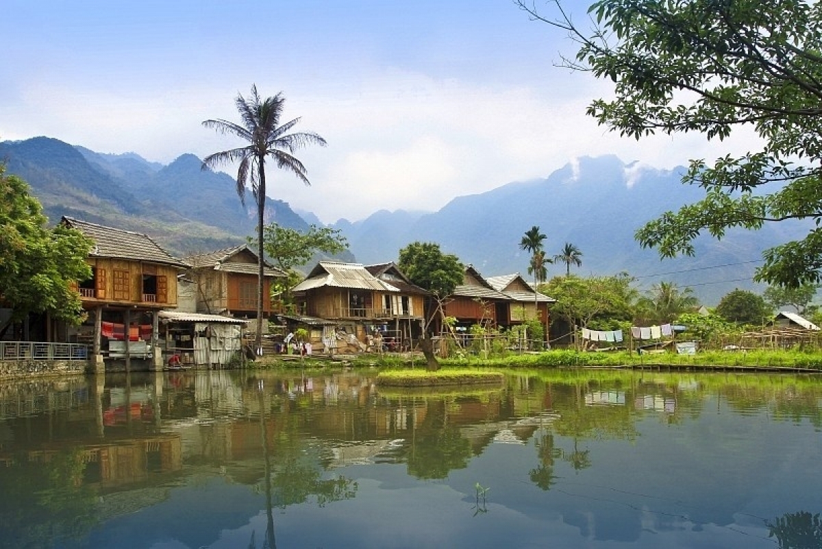 Highlights of the Mai Chau – Moc Chau 3 days 2 nights tour