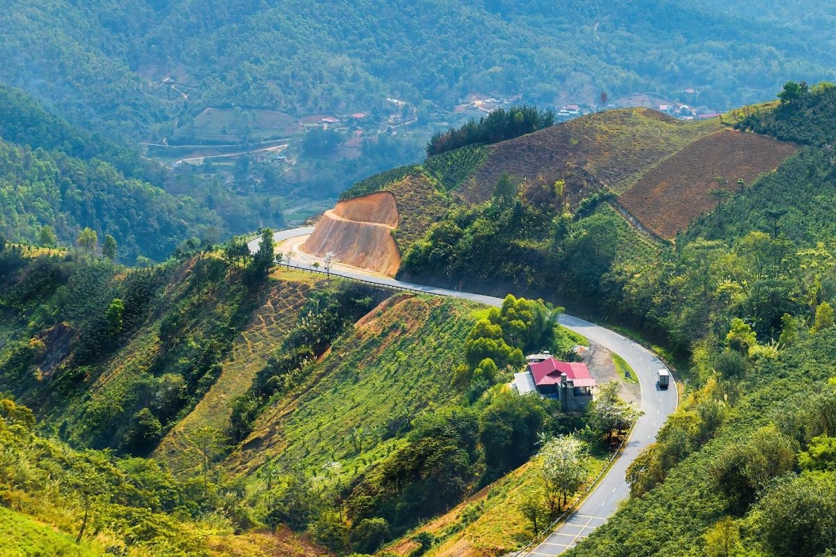 Highlights of the 5-day, 4-night Hanoi – Mai Chau – Moc Chau – Son La – Dien Bien – Lai Chau – Sapa – Hanoi