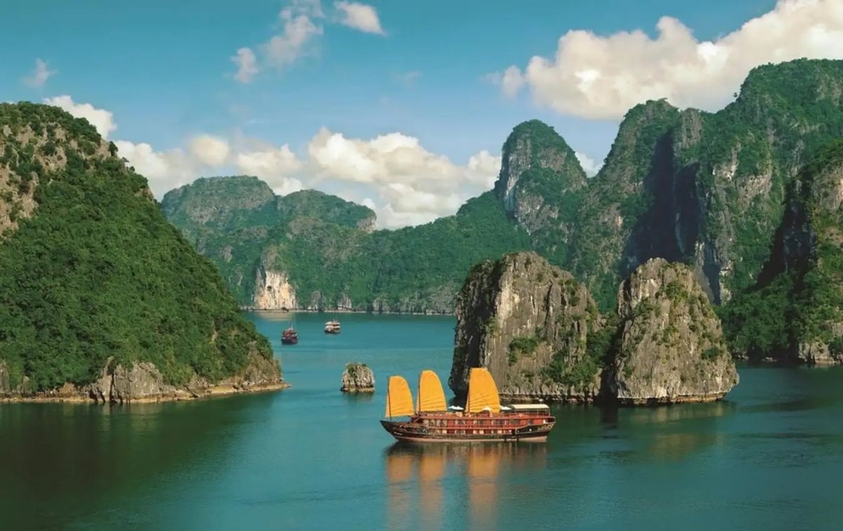 Ha Long - Ninh Binh - Hanoi 4 days 3 nights